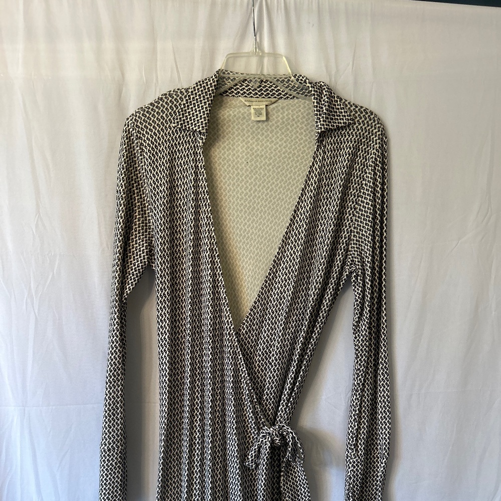 Banana Republic black and cream wrap dress